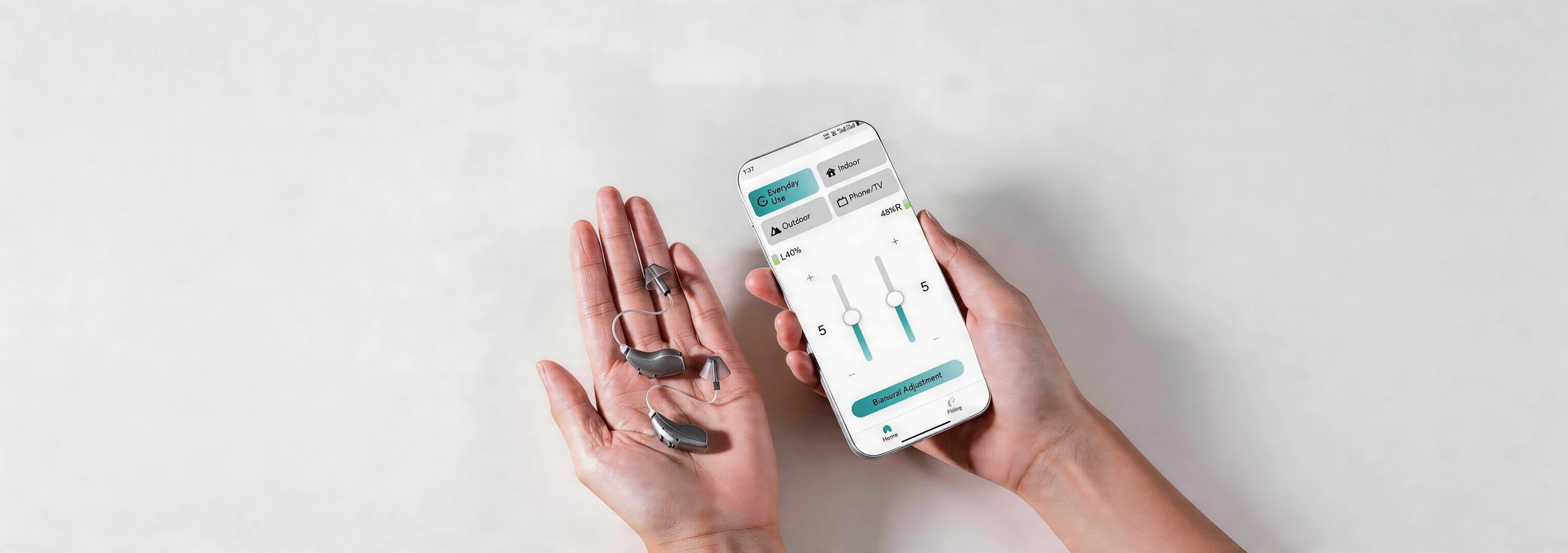 App AcoSound en teléfono con auxiliares Bluetooth